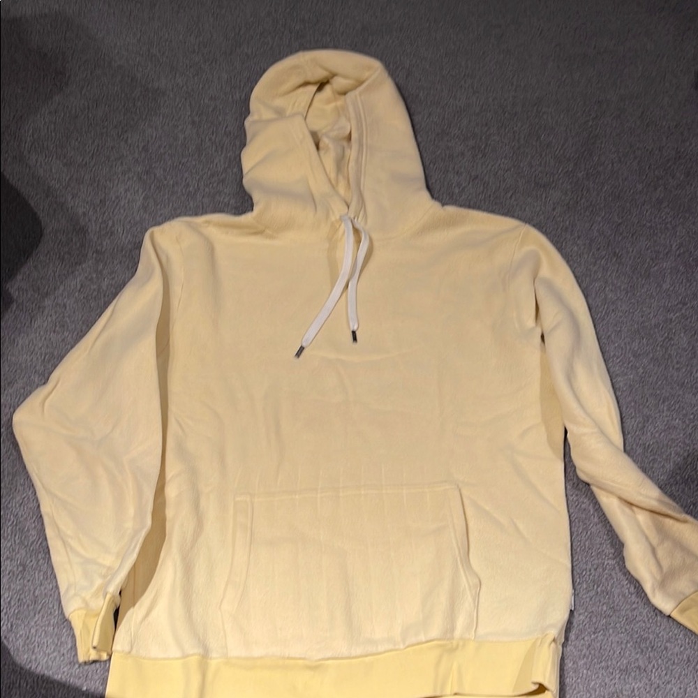 FEAT Blanketblend Yellow Sweatshirt with Standing Collar and Relaxed Fit